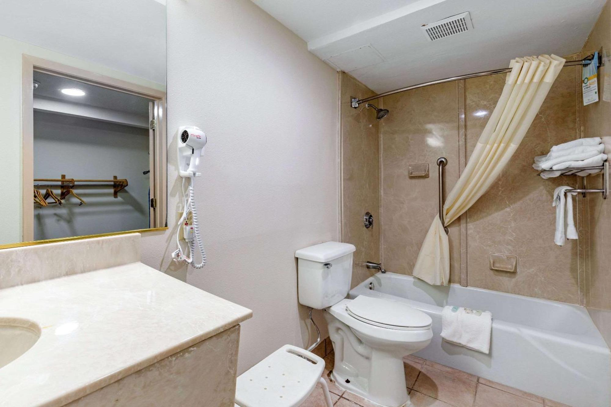 Quality Inn Tyler - Lindale Luaran gambar